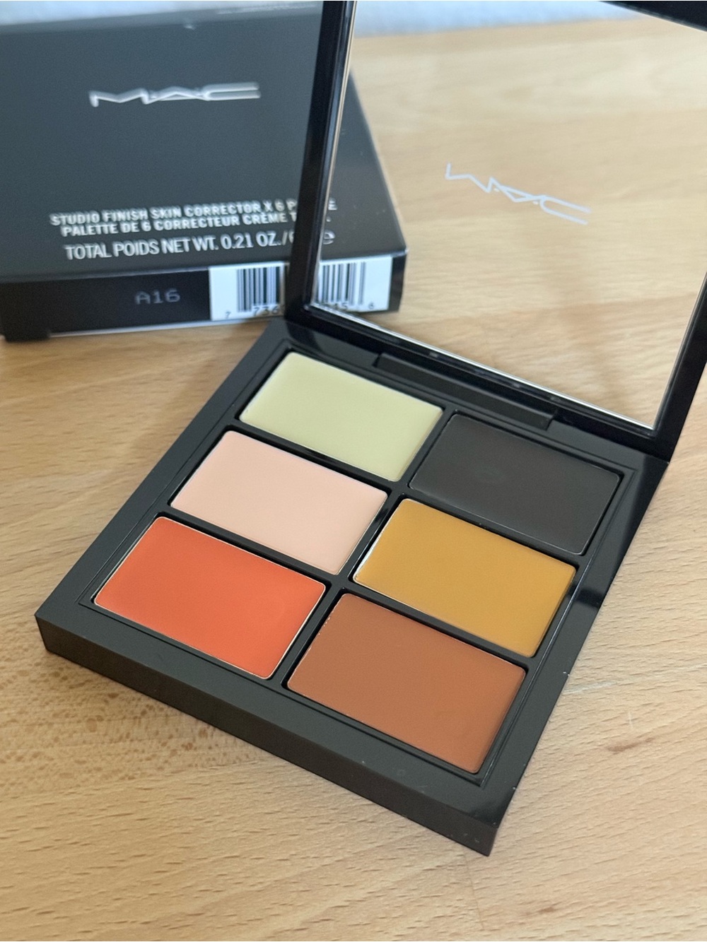 MAC Cosmetics Studio Finish Color Correcting Palette - New in box